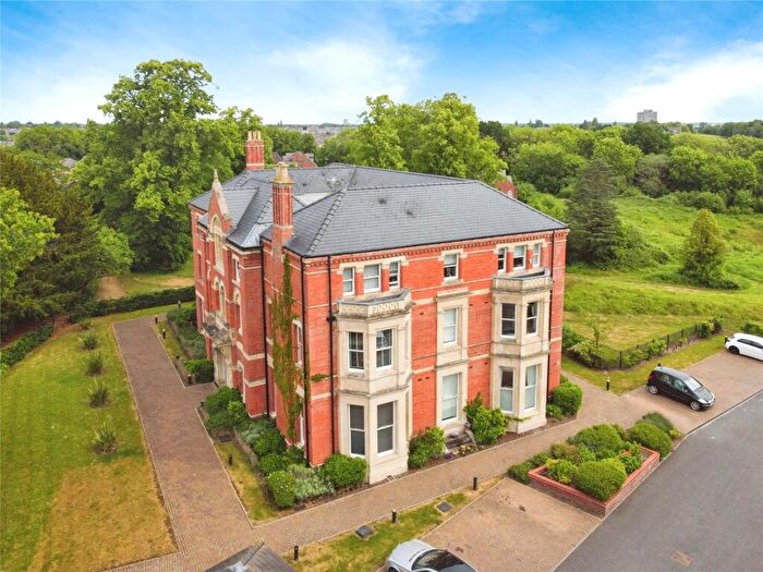 2 Bedroom Flat For Sale In Gwendolyn Drive, Coventry, West Midlands, CV3