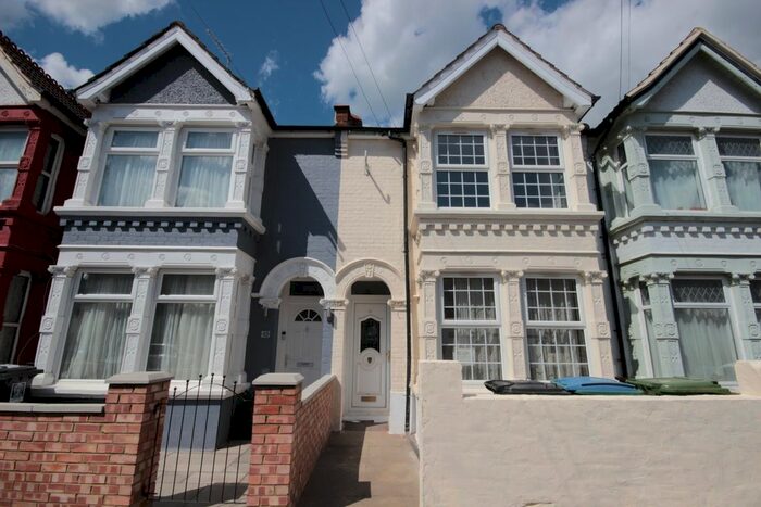 3 Bedroom Property To Rent In Kensington Avenue, Watford, WD18