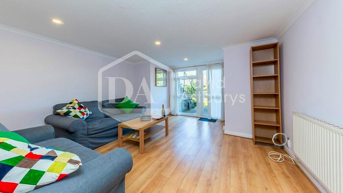 2 Bedroom Flat To Rent In Ridge Road, Crouch End, London, N8