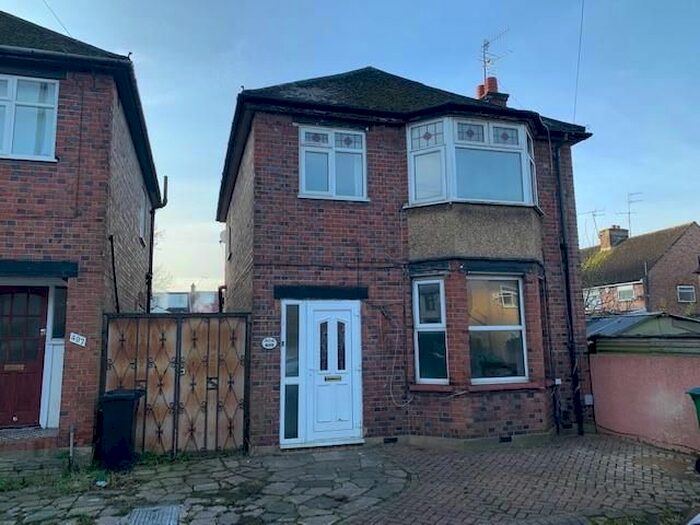 3 Bedroom Detached House To Rent In Whippendell Road, Watford, WD18