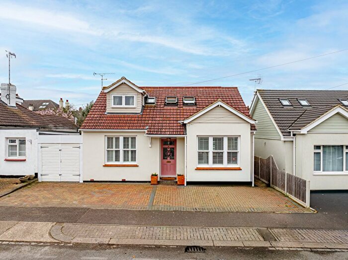 4 Bedroom Detached House For Sale In Northview Drive, Westcliff-On-Sea, SS0