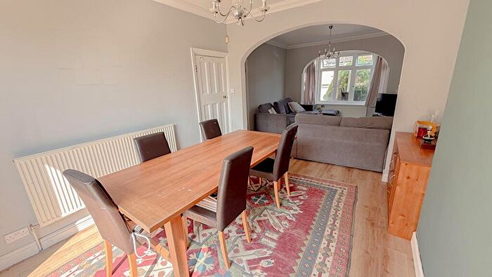 3 Bedroom Detached House For Sale In Wallace Crescent, Carshalton, Surrey, SM5