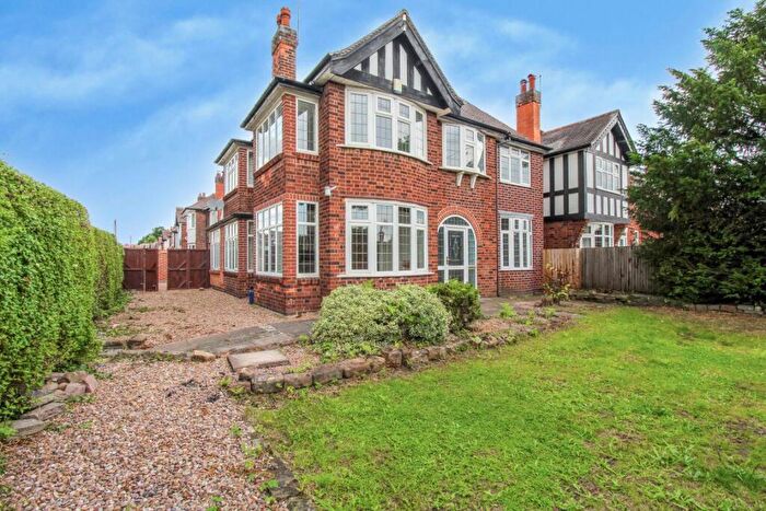 4 Bedroom Detached House To Rent In Bramcote Lane, Wollaton, Nottingham, NG8