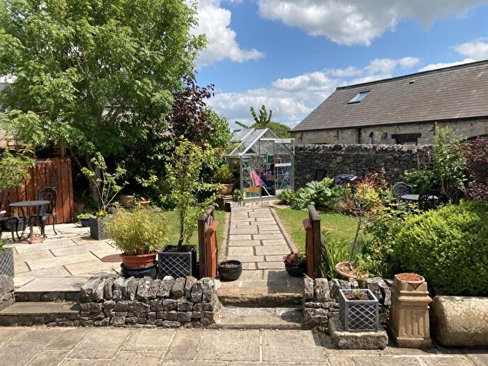 6 Bedroom Detached House For Sale In Alma Road, Tideswell, Buxton, SK17