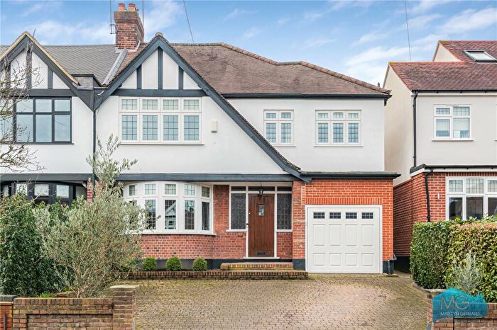 4 Bedroom Semi Detached House For Sale In Cheyne Walk, London, N21