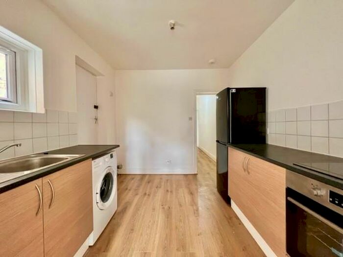 2 Bedroom Apartment To Rent In Bitterne Village, Bitterne, Southampton, SO18