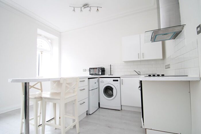 1 Bedroom Flat To Rent In - High Street, Bromley, BR1