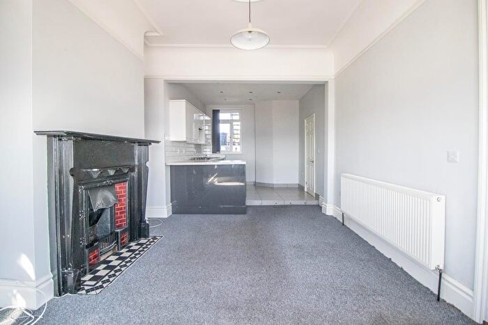 2 Bedroom Flat For Sale In Eastern Esplanade, Southend-on-Sea, SS1