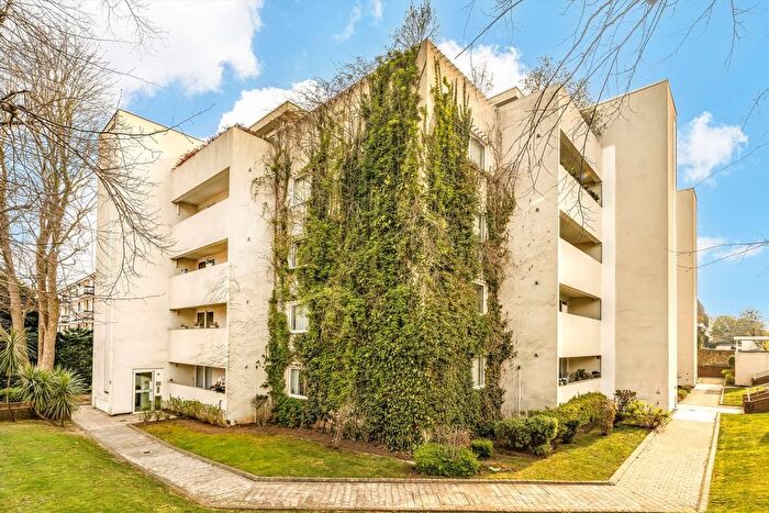 2 Bedroom Flat To Rent In Putney Hill, Putney, SW15