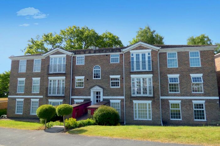 2 Bedroom Flat To Rent In Heathfield Green, Midhurst, GU29