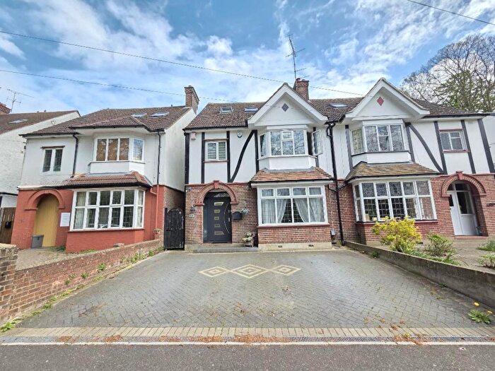 4 Bedroom Semi-Detached House For Sale In Old Bedford Road, Luton, LU2