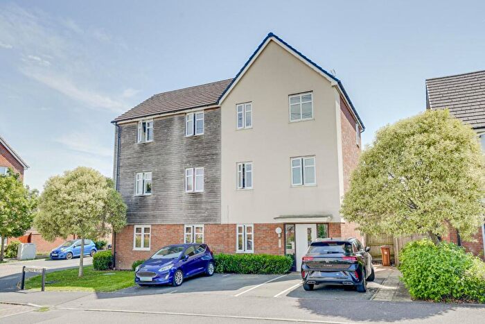 2 Bedroom Apartment For Sale In Peregrine Mead, Leighton Buzzard, LU7