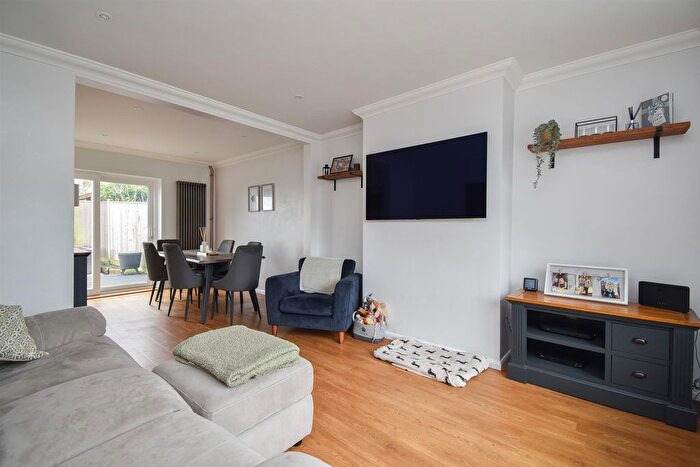 3 Bedroom Semi-Detached House For Sale In Richland Close, Hastings, TN35