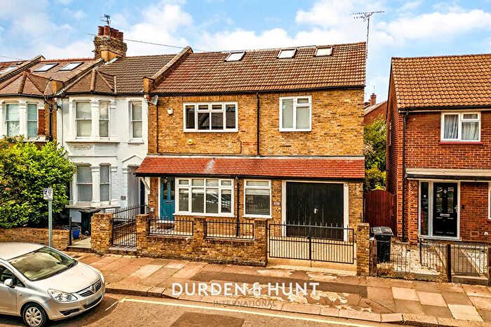 5 Bedroom Semi-Detached House For Sale In Ashford Road, London, E18