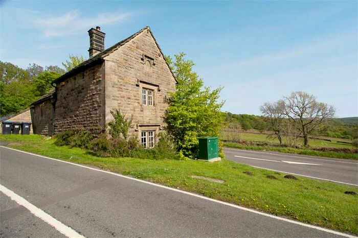 2 Bedroom Cottage For Sale In Sheffield Road, Hathersage, Hope Valley, Derbyshire, S32