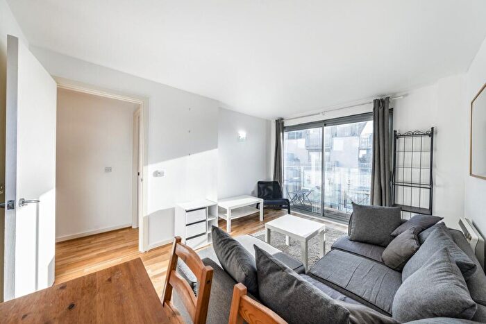 2 Bedroom Flat To Rent In Deals Gateway London, SE13