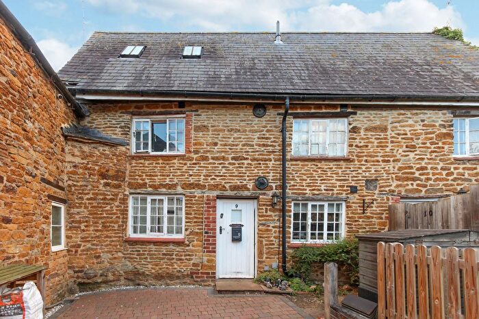 1 Bedroom Cottage For Sale In Campbell Square, Earls Barton, NN6