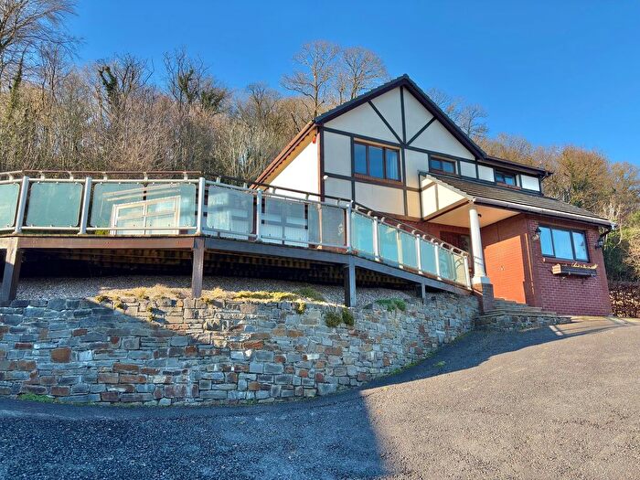 4 Bedroom Detached House For Sale In Cwm Ystrad Park, Johnstown, Carmarthen, SA31