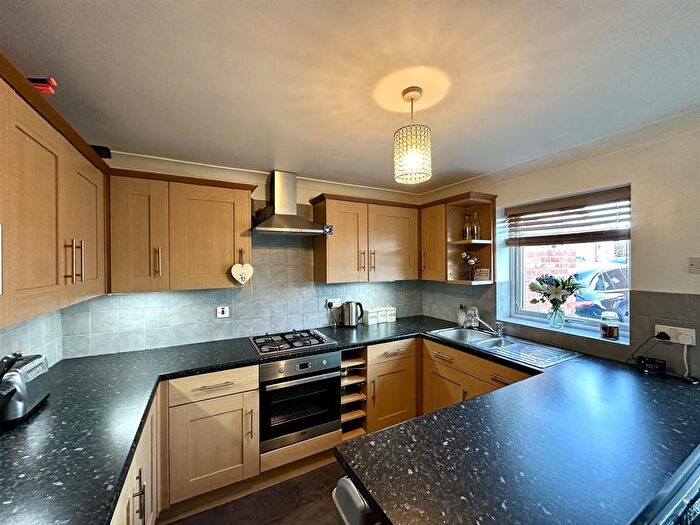 3 Bedroom End Terrace House To Rent In Chiltern Close, Melksham, SN12