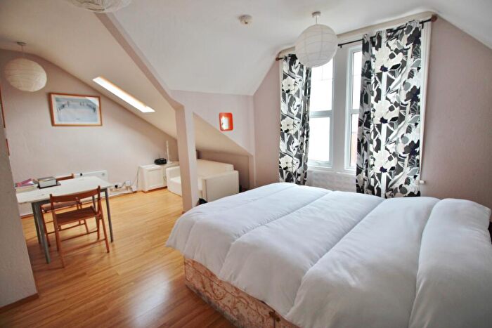 Studio To Rent In High Road, Whetstone, N20