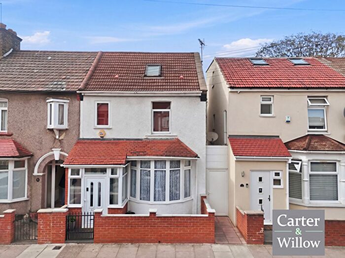 3 Bedroom End Terrace House For Sale In Victoria Road, Barking, IG11