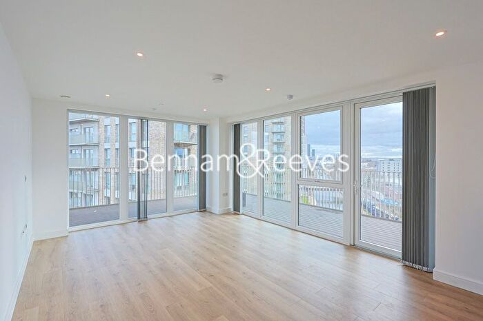 2 Bedroom Flat To Rent In Beresford Avenue, Grand Union, HA0