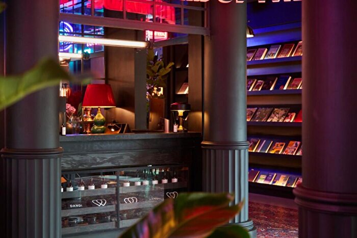 Studio To Rent In Haydon Way, London, SW11