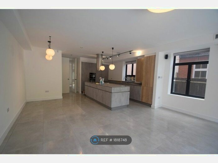 5 Bedroom Semi-Detached House To Rent In The Ridgeway, London, NW11