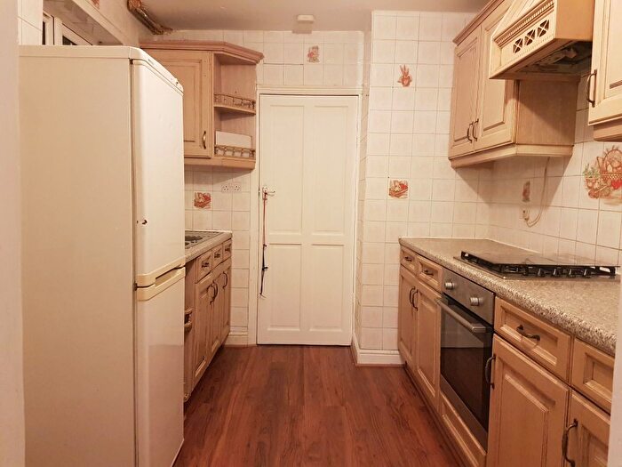 1 Bedroom Flat To Rent In Lindsay Avenue, High Wycombe, HP12