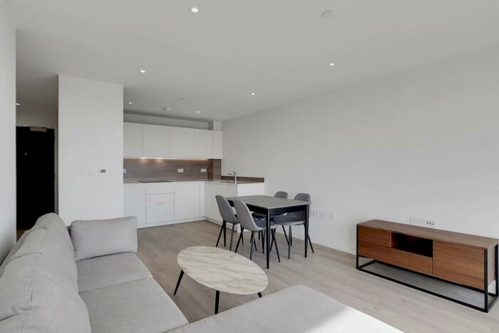 2 Bedroom Flat To Rent In Newnton Close London, N4