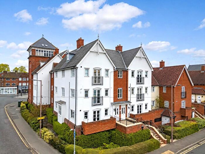 2 Bedroom Flat To Rent In Chatham Way, Brentwood, CM14