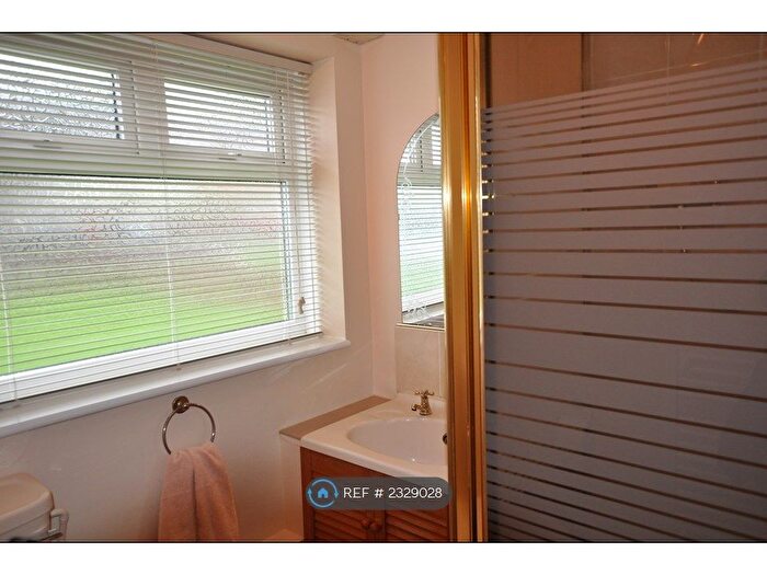 1 Bedroom Flat To Rent In Weifield Road, Exeter, EX2