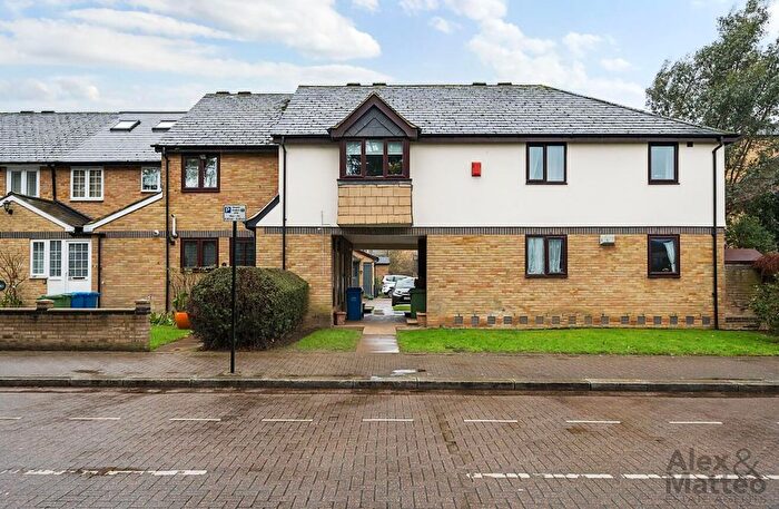 2 Bedroom Flat To Rent In Midship Close, Rotherhithe, SE16