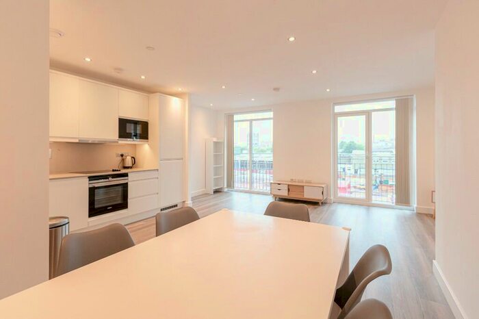 3 Bedroom Apartment To Rent In Lismore Boulevard, London, NW9