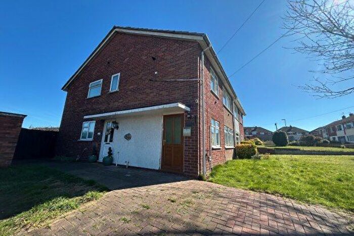 2 Bedroom Maisonette To Rent In Hillside Close, Walsall, WS8