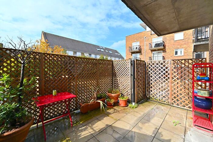 3 Bedroom Apartment To Rent In Lamb Court Narrow Street, E14