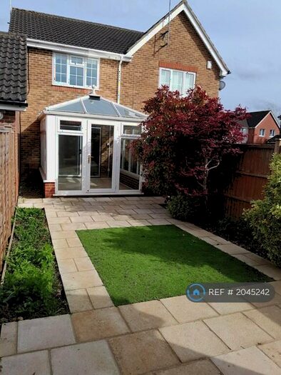 2 Bedroom Semi-Detached House To Rent In Dairyglen Avenue, Cheshunt, Waltham Cross, EN8