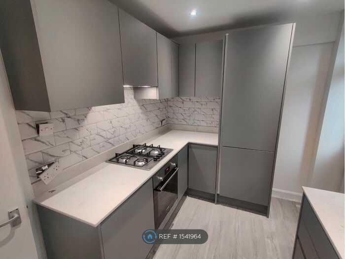 2 Bedroom Flat To Rent In Gibbon Road, London, SE15