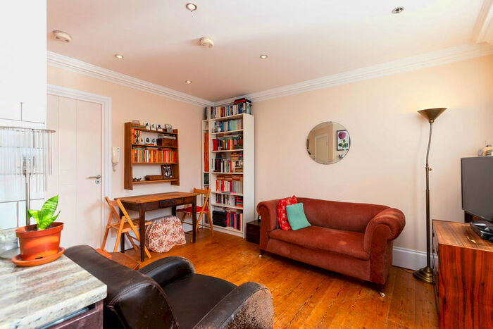 1 Bedroom Flat To Rent In Hornsey Road, N19