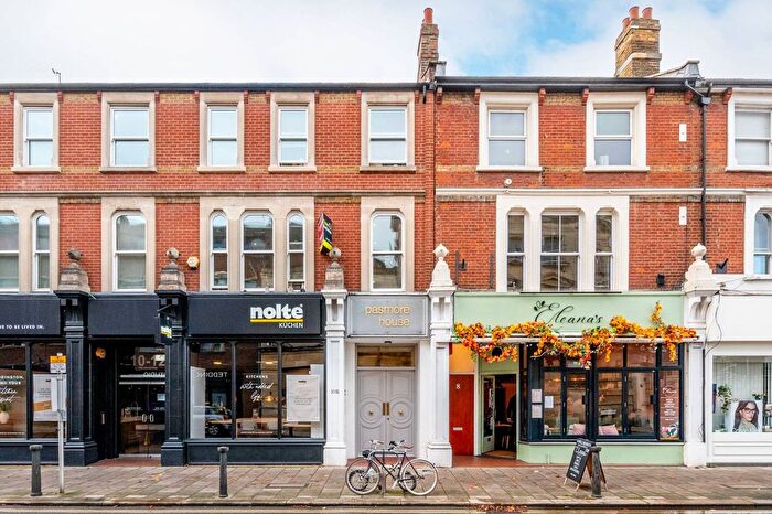 1 Bedroom Flat For Sale In The Causeway, Teddington, London, TW11