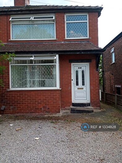2 Bedroom Semi-Detached House To Rent In Kingston Avenue, Chadderton, Oldham, OL9