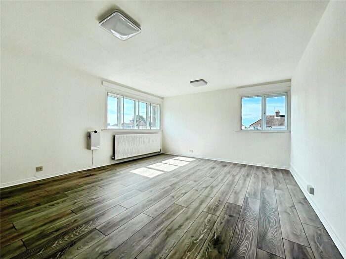 2 Bedroom Flat To Rent In Sandown Close, Hounslow, TW5