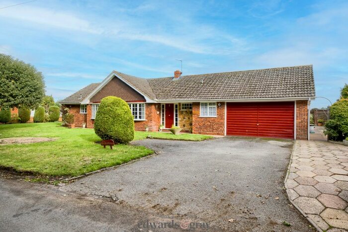 3 Bedroom Bungalow For Sale In St. Peters Lane, Bickenhill, Solihull, B92