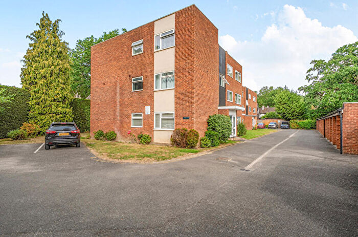 1 Bedroom Apartment For Sale In Alwyne Court, Woking, Surrey, GU21