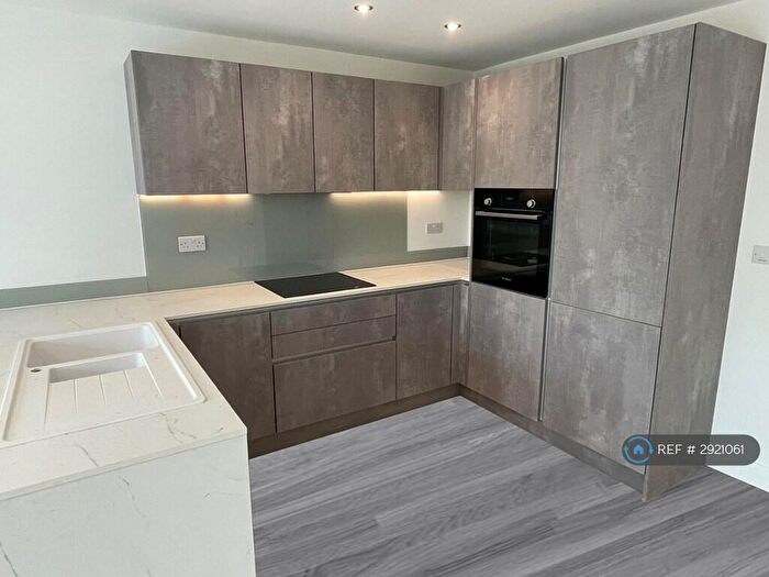 4 Bedroom End Of Terrace House To Rent In Spring Meadows, Leeds, BD11