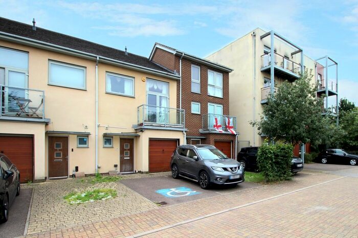 3 Bedroom Town House To Rent In Marsden Gardens, Dartford, DA1
