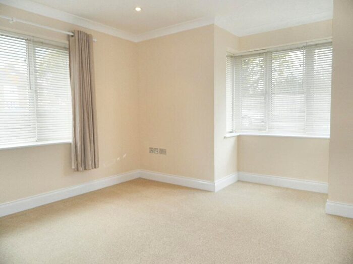 2 Bedroom Apartment To Rent In Elm Grove, Horsham, RH13