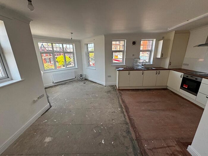 2 Bedroom Flat To Rent In Albert Road, Manchester, M19