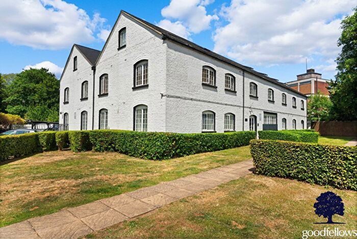 1 Bedroom Flat For Sale In London Road, Mitcham, CR4