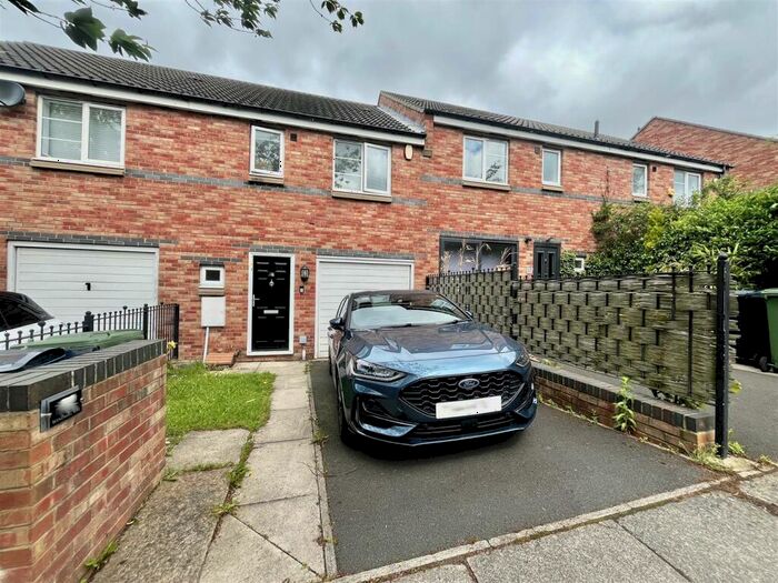 3 Bedroom Town House To Rent In Windmill Way, Windmill Hills, Gateshead, NE8